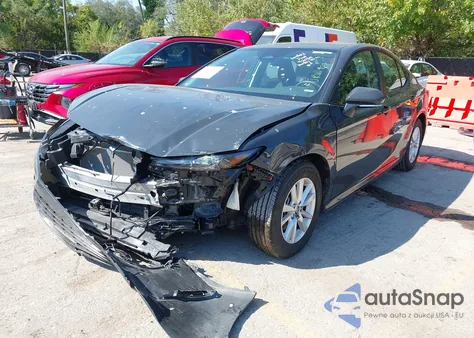 2025 Toyota Camry Le z USA, uszkodzony, nr VIN 4T1DAACK1SU595949